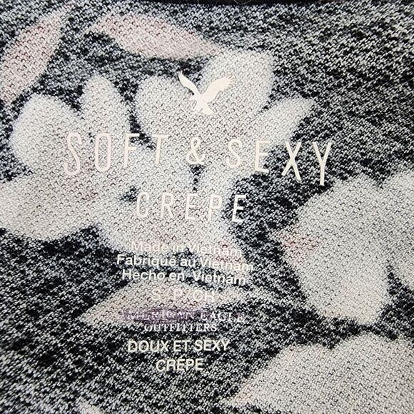 American Eagle Soft Sexy Crepe Top Small Floral Faux Wrap V Neck Bell Sleeve - Picture 9 of 12